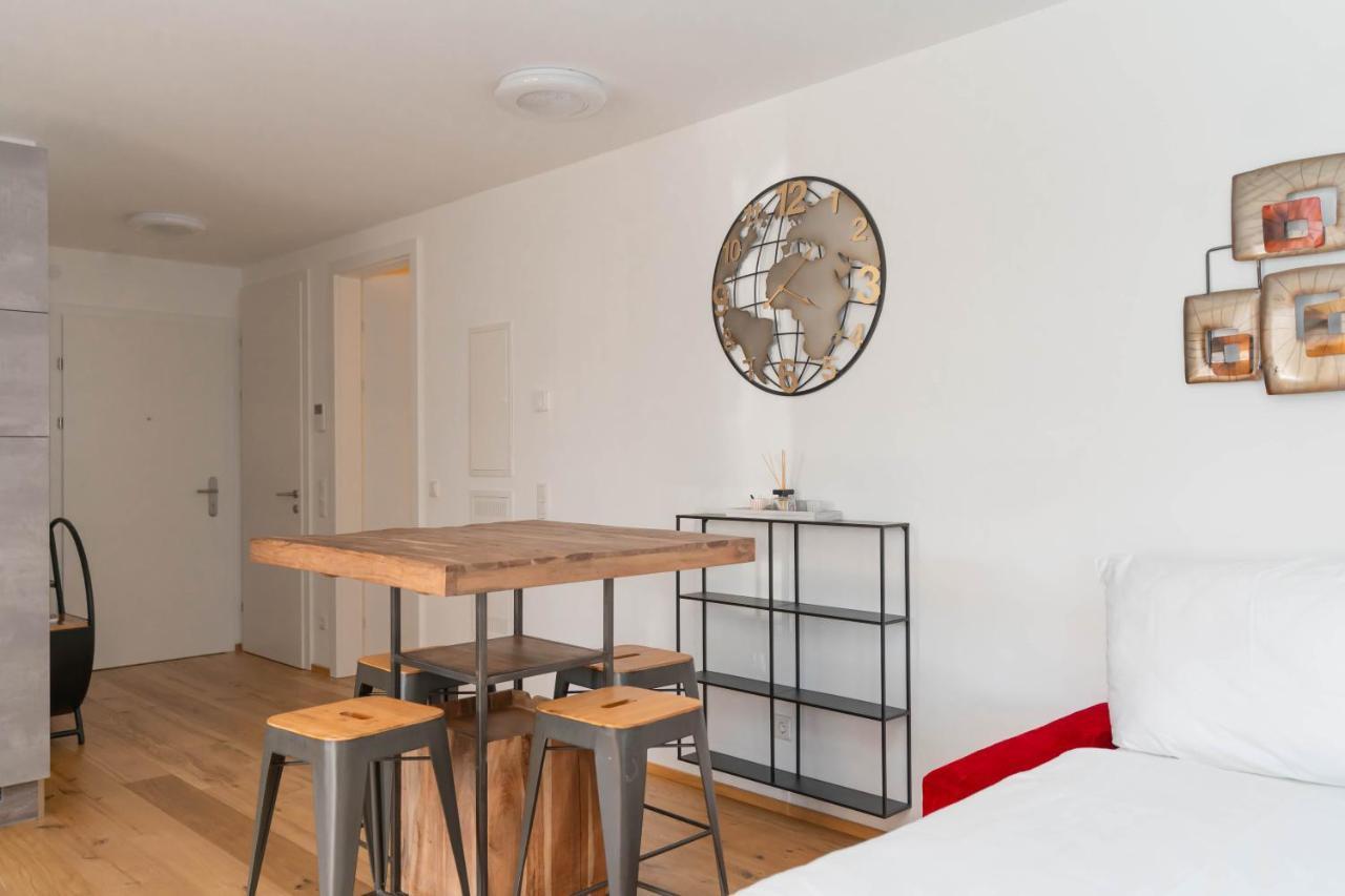 Luxurious Apartment With Big Balcony Near City Center ウィーン エクステリア 写真
